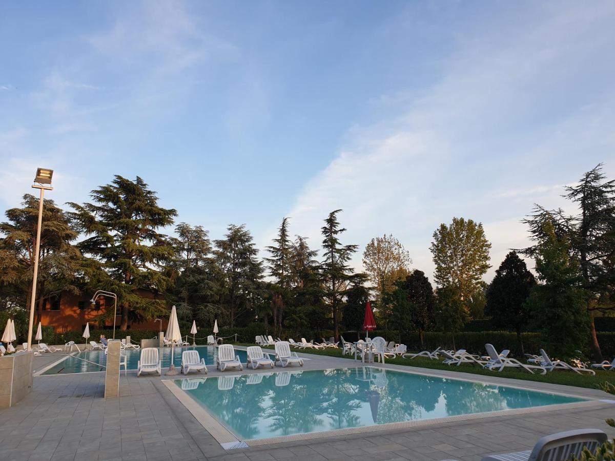 Azur Apartment Sirmione Esterno foto