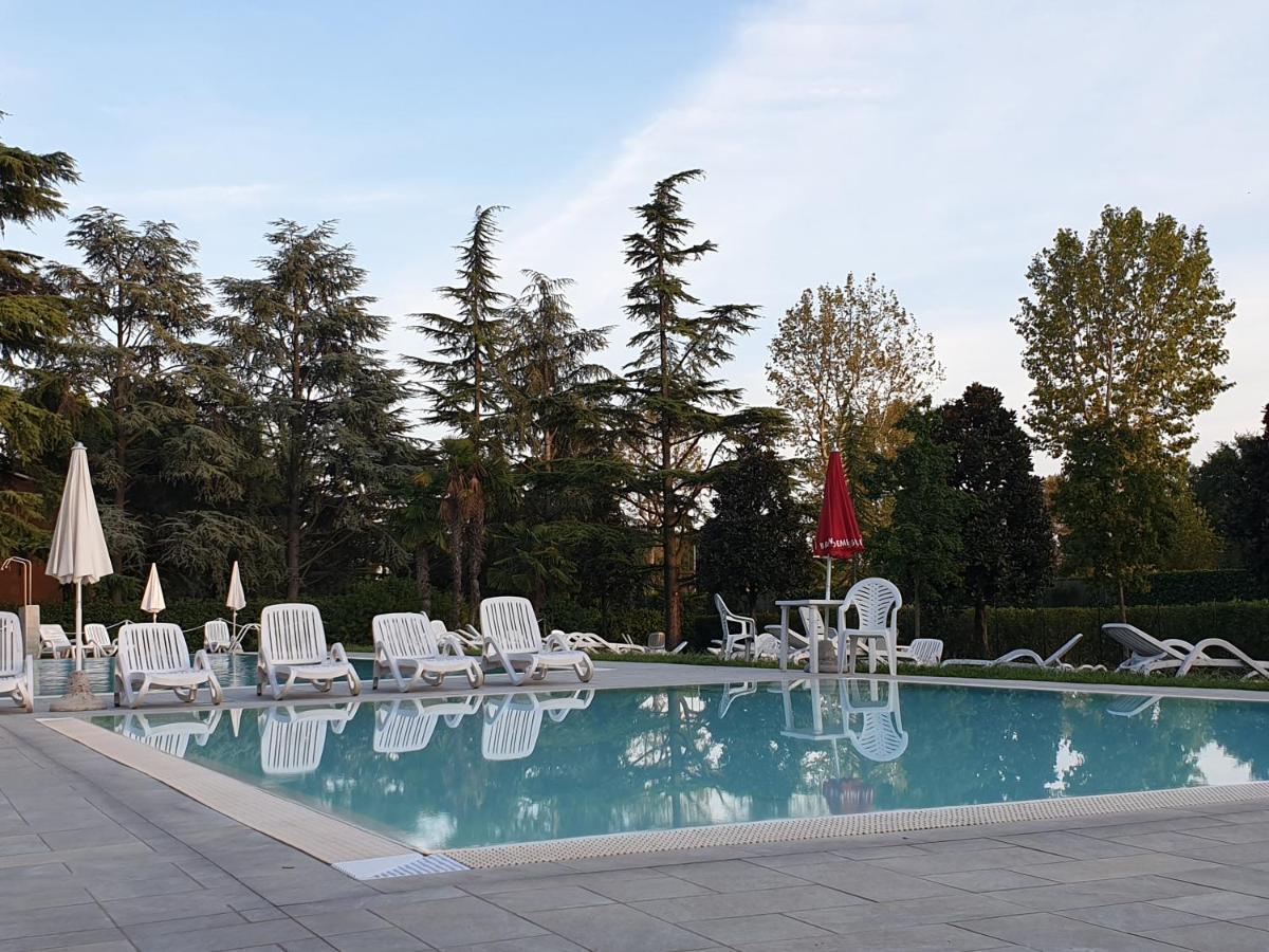 Azur Apartment Sirmione Esterno foto